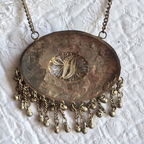 Vintage medallion necklace - Picture 6 of 6